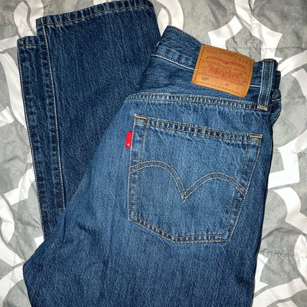 501 original Levi Strauss & co 
W 27 L 30
Dark blue 
Button up
